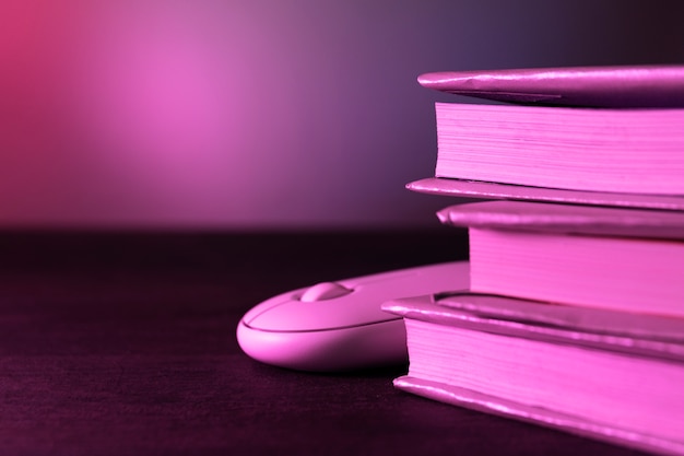 为什么主流的数码产品的默认颜色全是黑的-